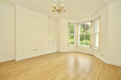 Spacious Sitting Room with Bay Window
