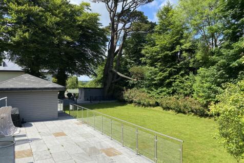 Terrace &amp; Lawn