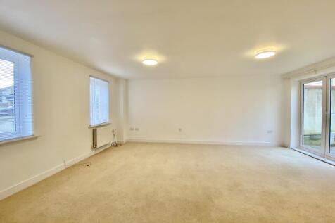 Spacious Lounge/Dining Room