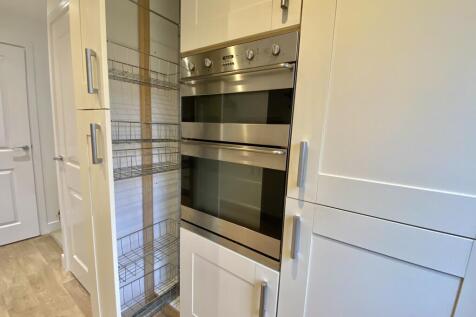 Integrated Fridge/Freezer, Oven &amp; Grill and Pull Out Larder