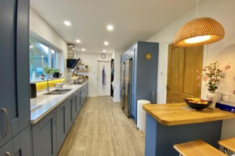 Newly Fitted Kitchen