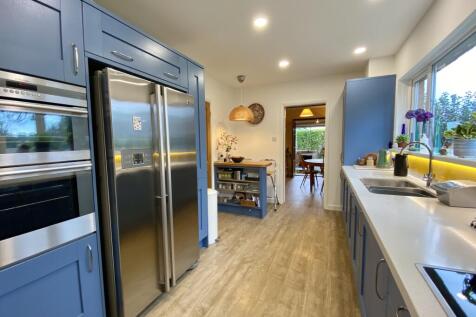 Newly Fitted Kitchen