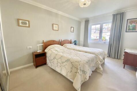 Large Bedroom with Fitted Wardrobes