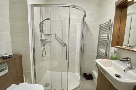 Walk in Shower Room
