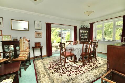 Large &amp; Bright Dining Room