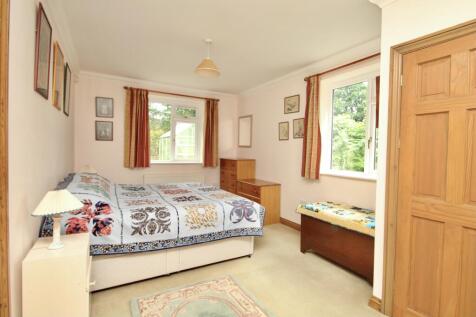 Master with En Suite &#43; Built in Cupboards