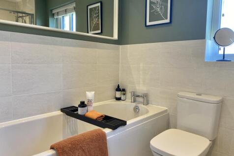 Family Bathroom (Show Home)