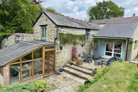 Sheltered patio area