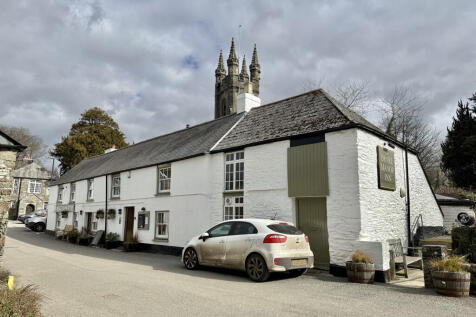 Local Pub - The Drake Manor Inn