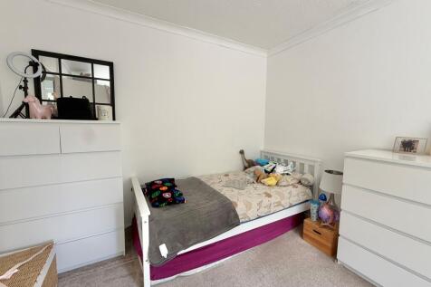 Spacious Bedroom 2