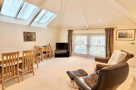 Spacious Sitting/Dining Room