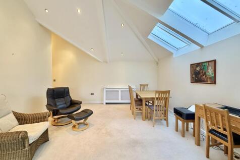 Sitting/Dining Room
