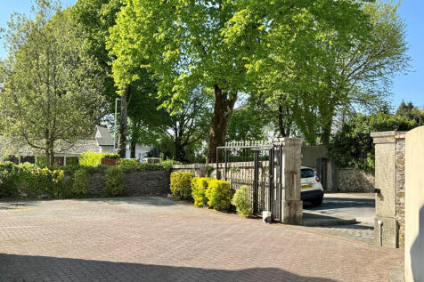 Electric Gated Front Entrance