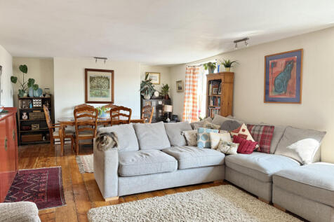 Sitting/Dining Room