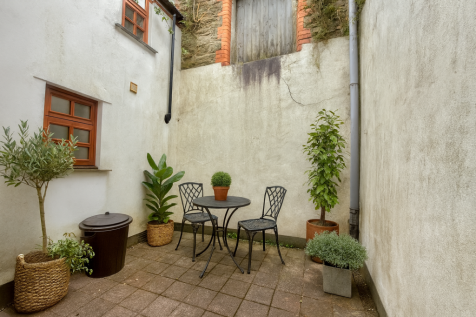 Courtyard Garden (Staged virtually with AI)