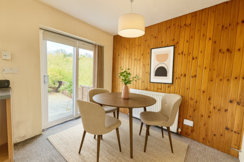 Dining Area (This room has been virtually staged using AI)