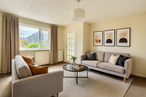 Sitting Room (This room has been virtually staged using AI)