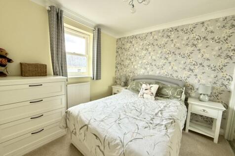 Bedroom with Fitted Wardrobes