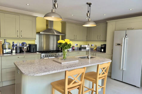 Large Island with Breakfast Bar