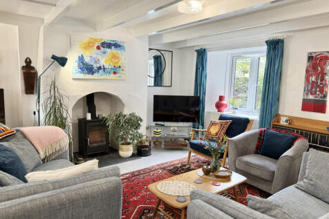Spacious Sitting Room
