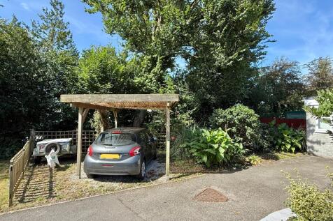 Car Port &#43; Ample Parking
