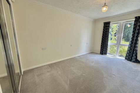 Double Bedroom with Fitted Wardrobes