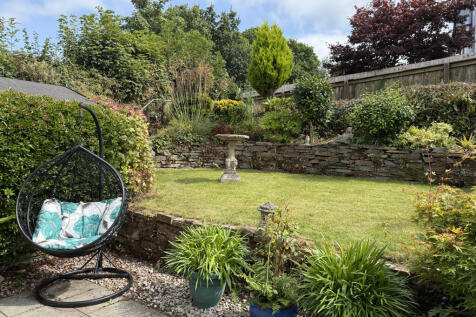 Attractive South-Facing Garden