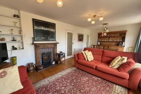 Sitting/Dining Room