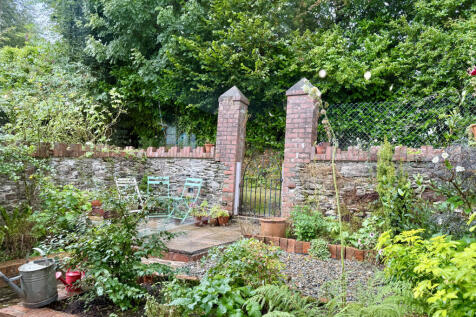 Pretty Rear Garden