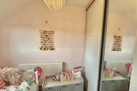 Fitted Wardrobes (Bedroom 3)
