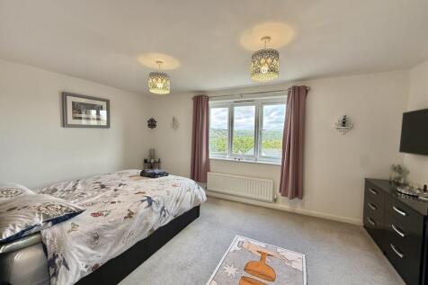 Spacious Main Bedroom