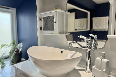 Basin &#43; Vanity Unit