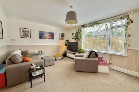 Spacious Sitting Room