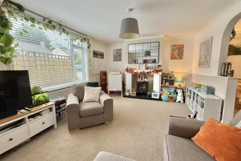 Spacious Sitting Room