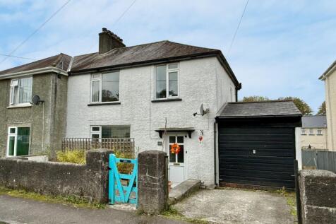 Driveway with Parking