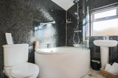 Bedroom 6 Ensuite