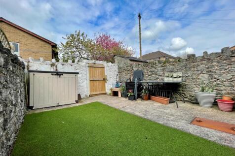 63 salthill yard 2.jpg
