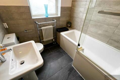 Main Bathroom.jpeg