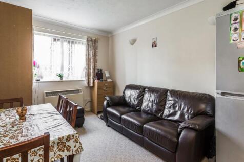 Living Room 2.jpg