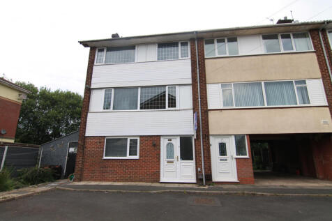 Three bedroom end town house - No vendor chain