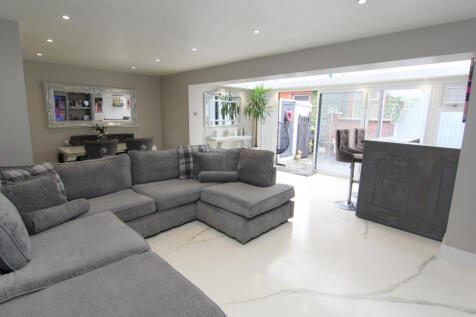 Immaculate EXTENDED 2 bedroomed ( Formally a thre