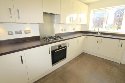 2 bed semi-detached house to rent Brandlehow Driv