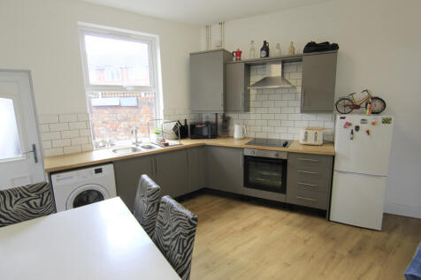 Large 3 Bedroom End Terrace for Sale With No Vend