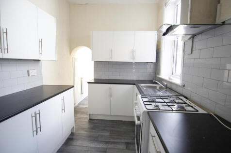 2 bed terraced house to rent Park Road, Denton M3