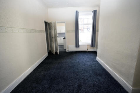 2 bed terraced house to rent Park Road, Denton M3