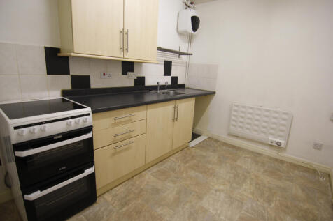 2 bed flat to rent West Street, Manchester M11