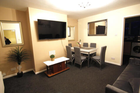 2 bed semi-detached house to rent Tewkesbury Aven