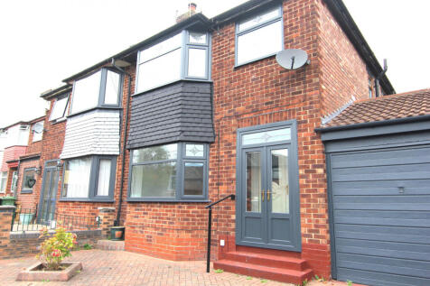 3 bed semi-detached house to rent Silverstone Dri