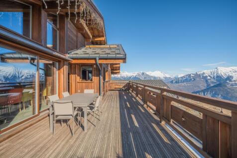 Outstanding chalet f