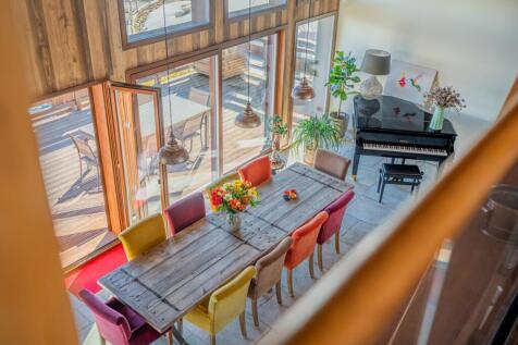 Outstanding chalet f